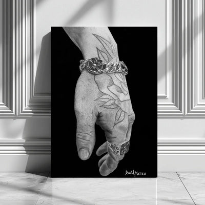 Cuadro moderno para la decoración de interiores de una mano tatuada de David Mateo.