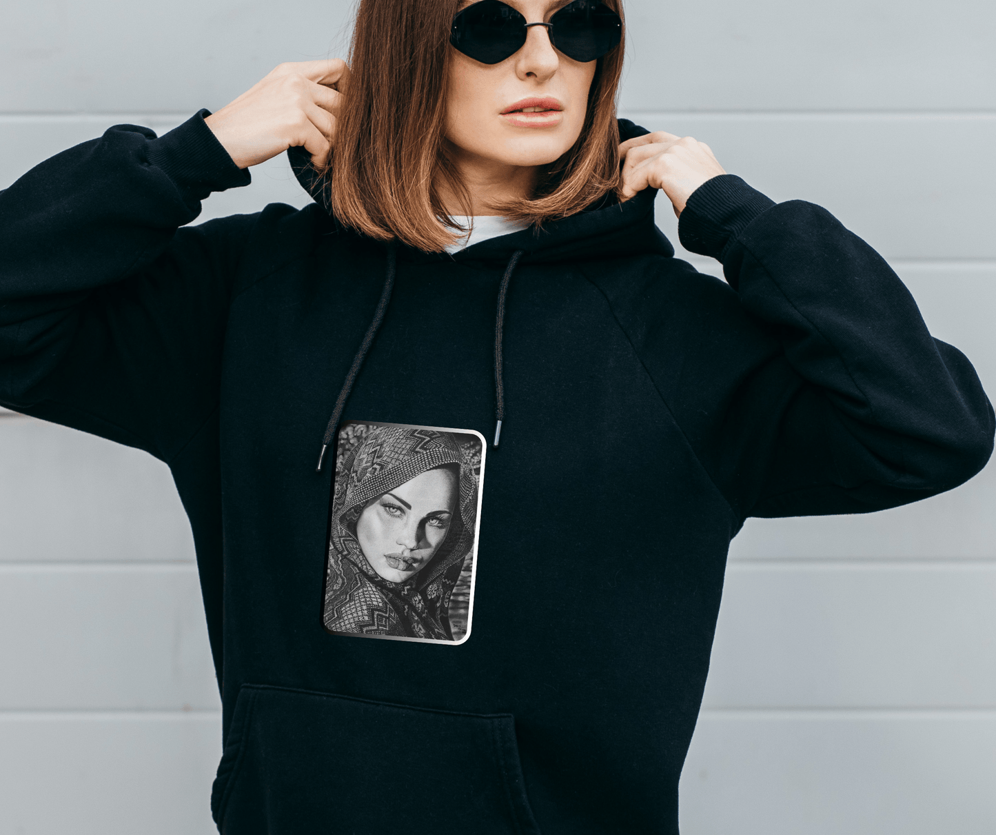 Sudadera Unisex con Capucha – Diseño Artístico
