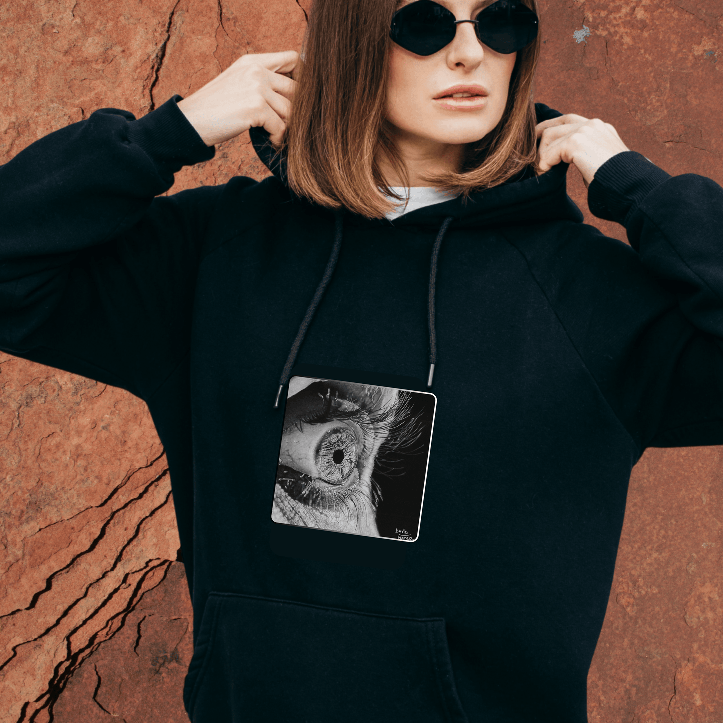 Sudadera con Capucha – Arte Urbano Blanco y Negro