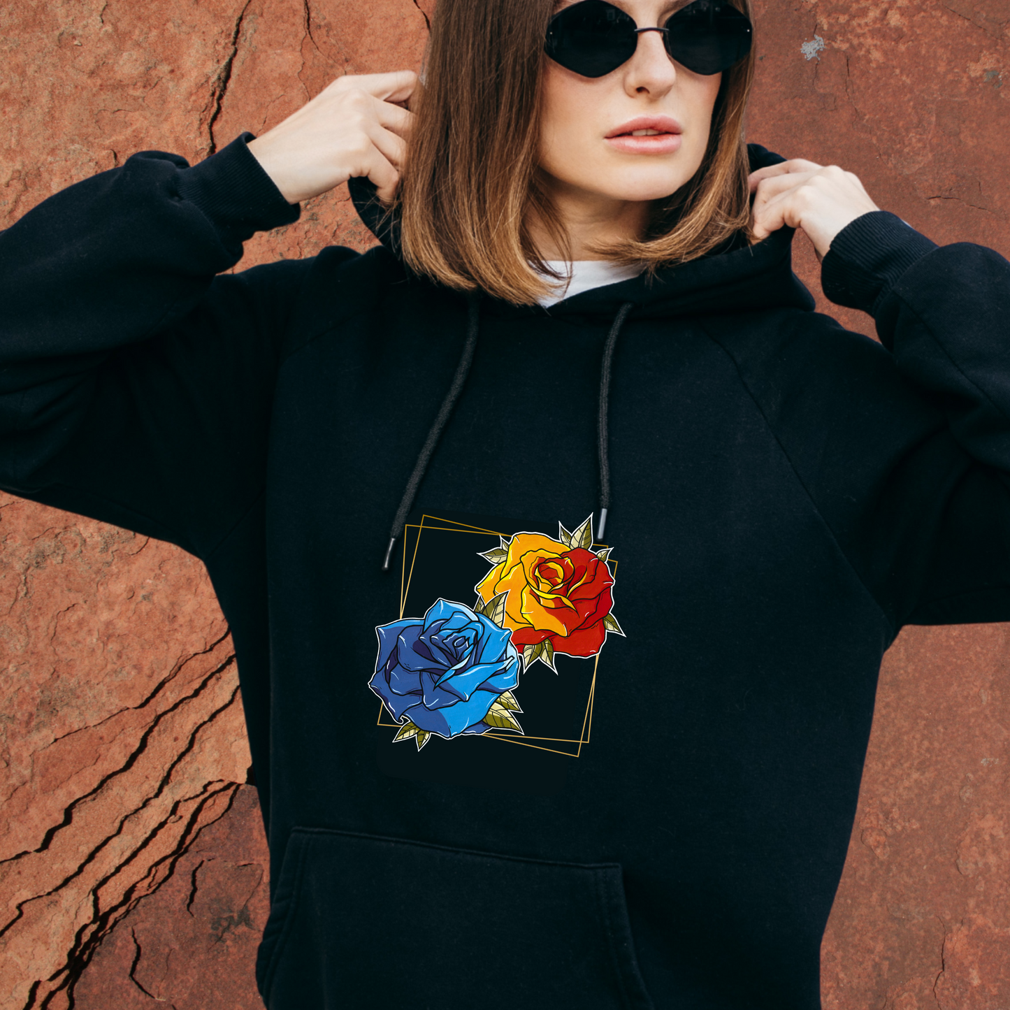 Sudadera con Capucha – Rosa Neotradicional, Diseño a Mano