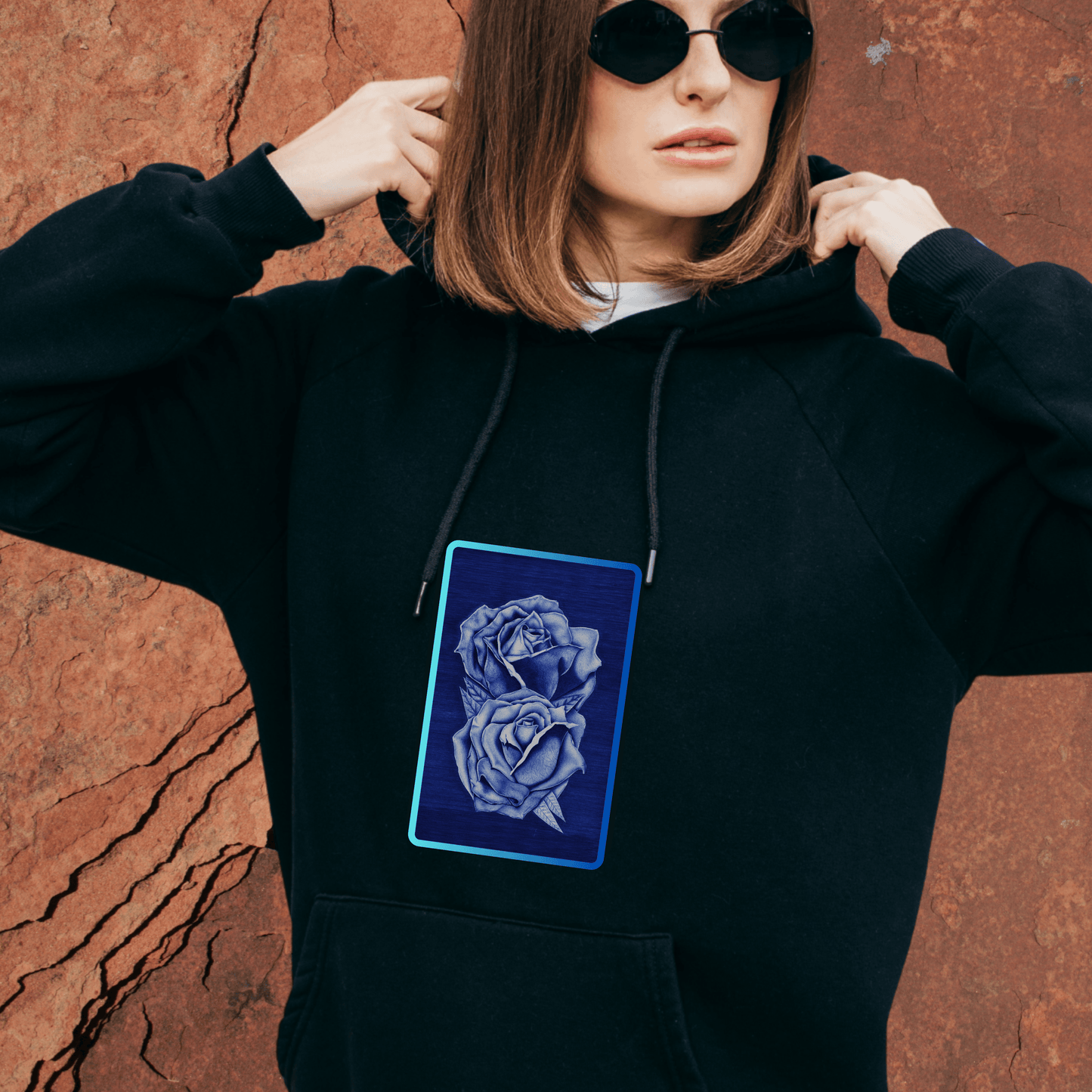 Sudadera con Capucha – Rosas Azules a Bolígrafo