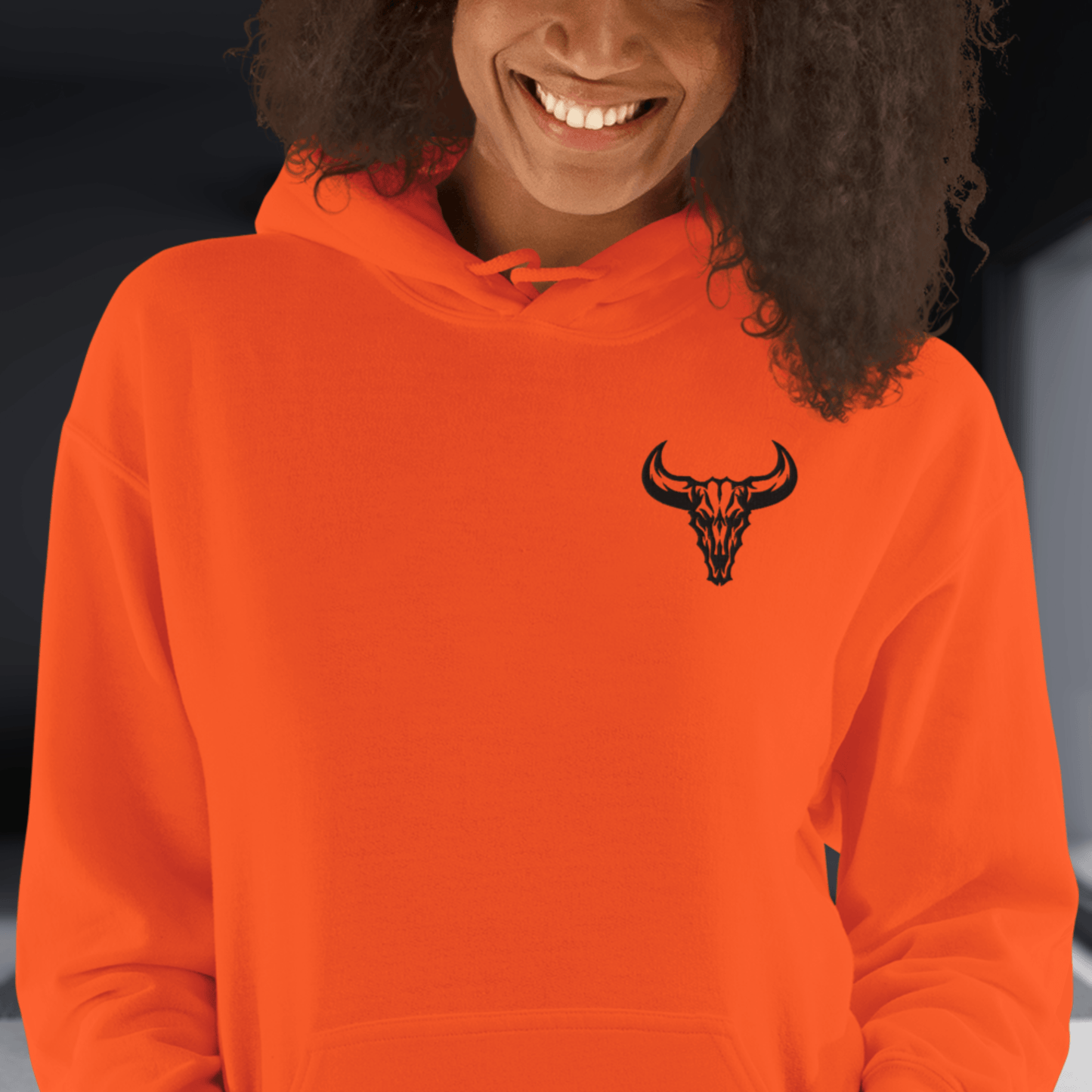 Sudadera "Emblema" con Logo Bordado (Colores Claros)