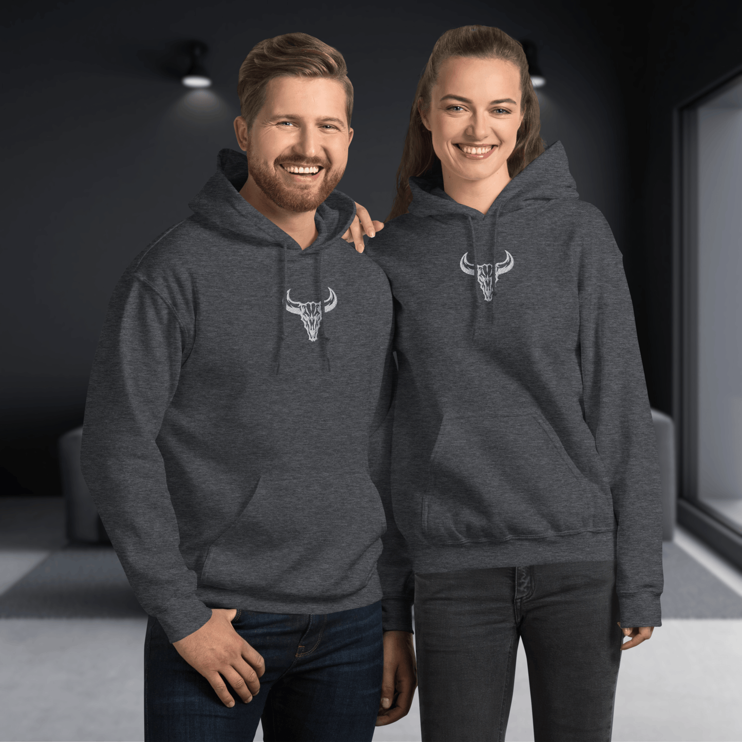 Sudadera "Emblema" con Logo central Bordado (Colores Oscuros)