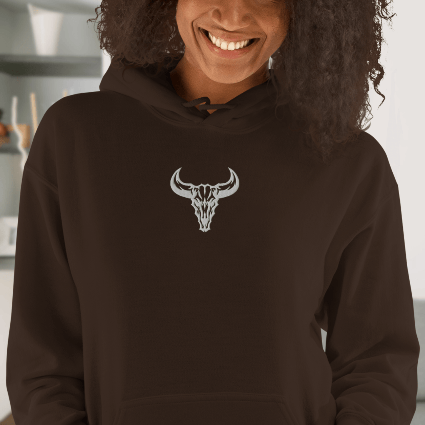 Sudadera "Emblema" con Logo central Bordado (Colores Oscuros)