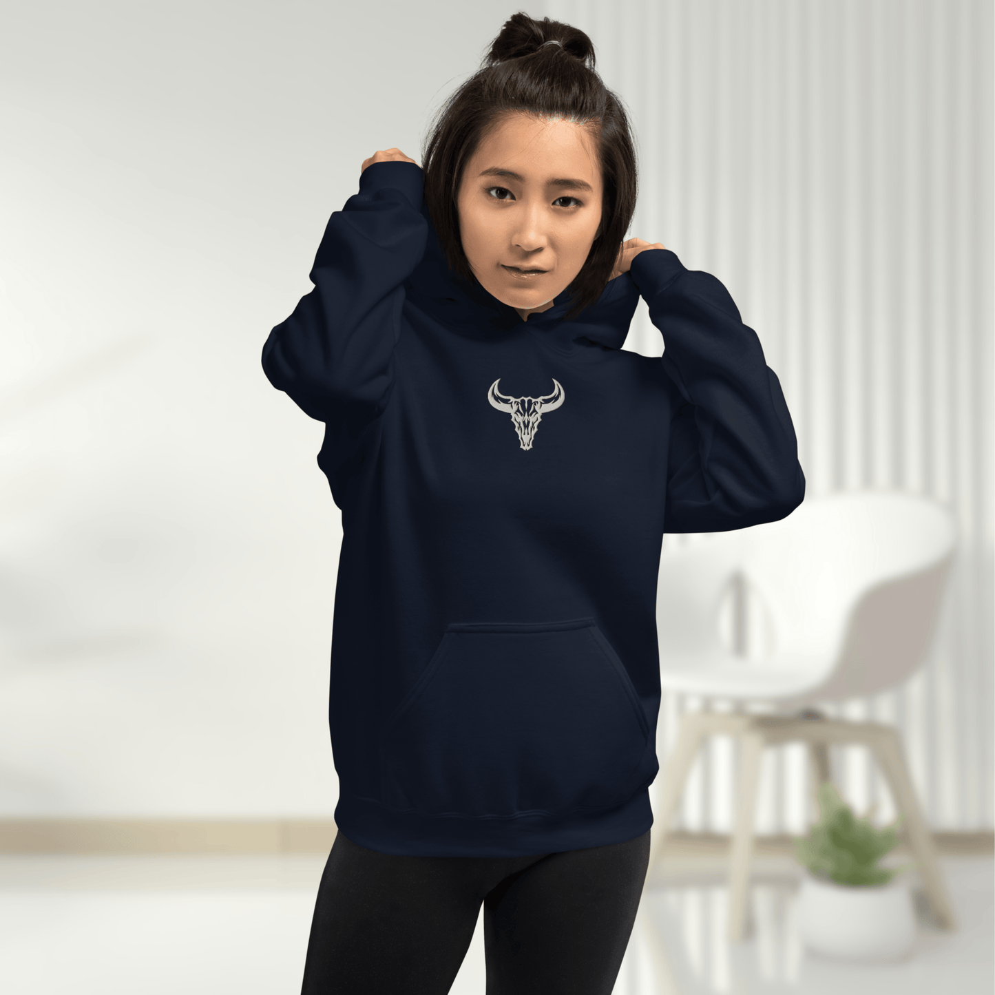 Sudadera "Emblema" con Logo central Bordado (Colores Oscuros)