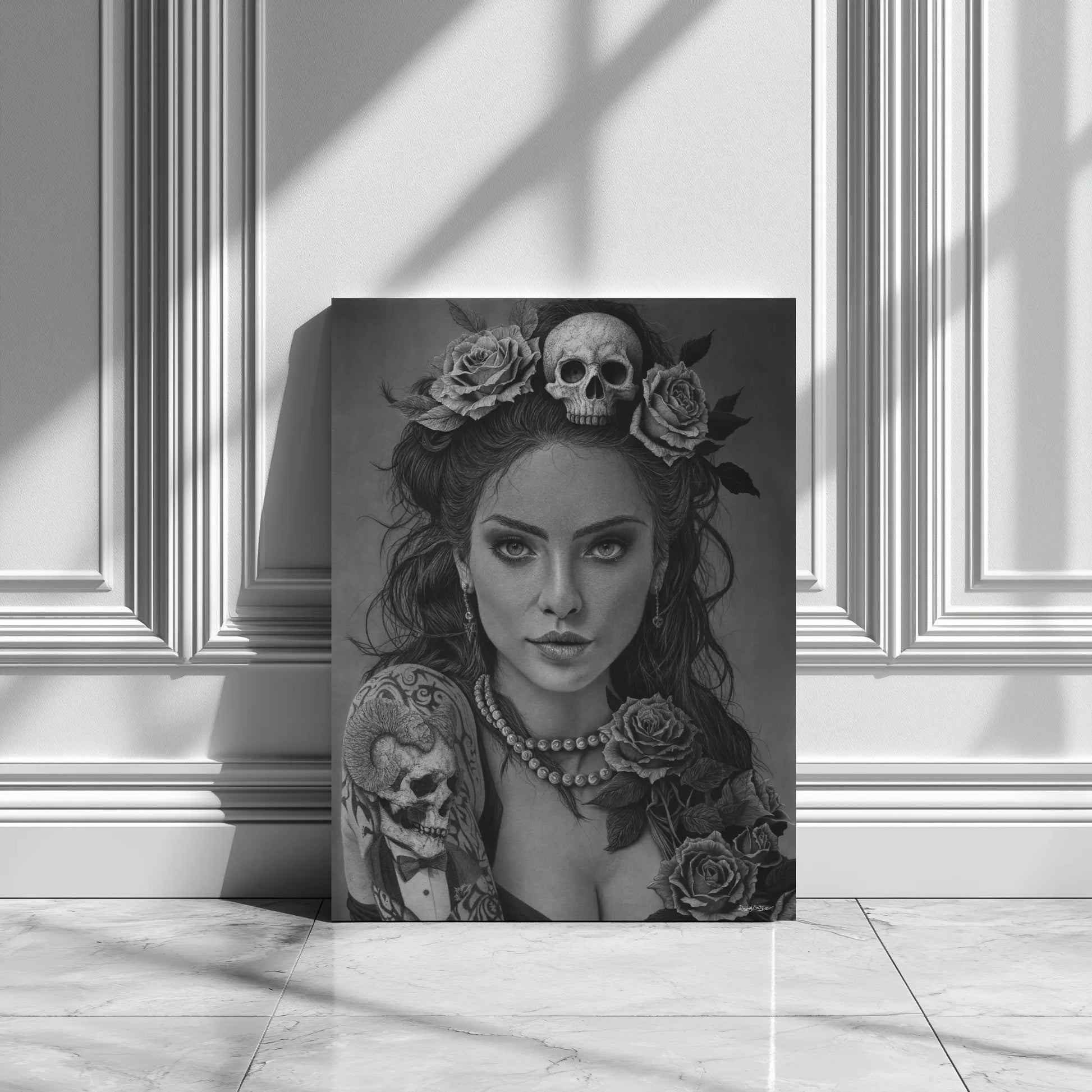 Lámina de retrato hiperrealista en blanco y negro que representa un rostro femenino con calavera y rosas, dibujado a grafito con gran nivel de detalle.