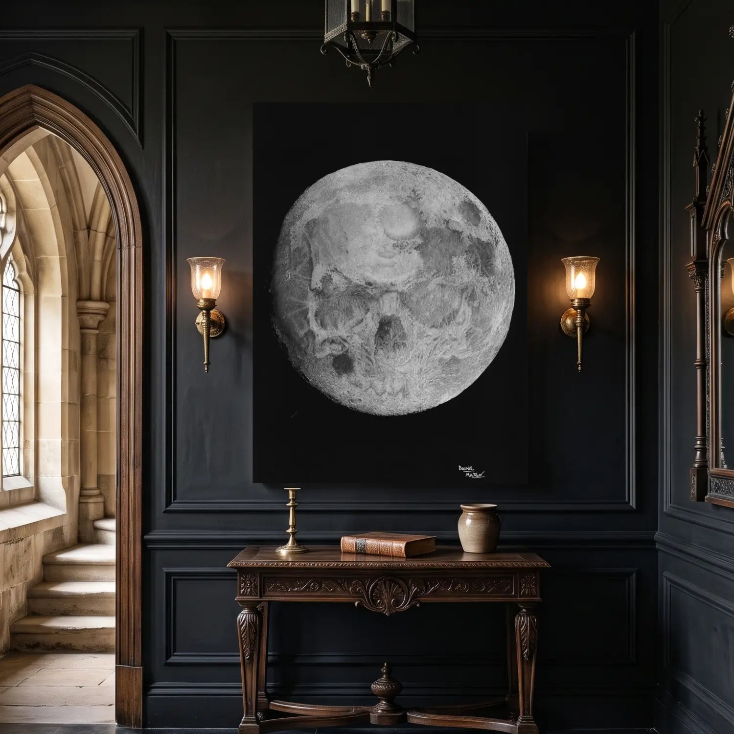 Dibujo al carboncillo de estilo gótico de una luna siniestra que esconde una calavera entre sus cráteres.