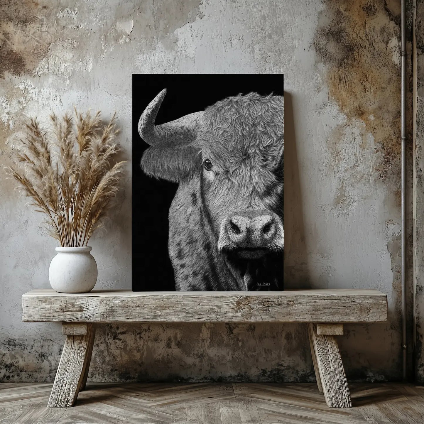 Dibujo a carboncillo de un toro salvaje en hiperrealismo del artista David Mateo.