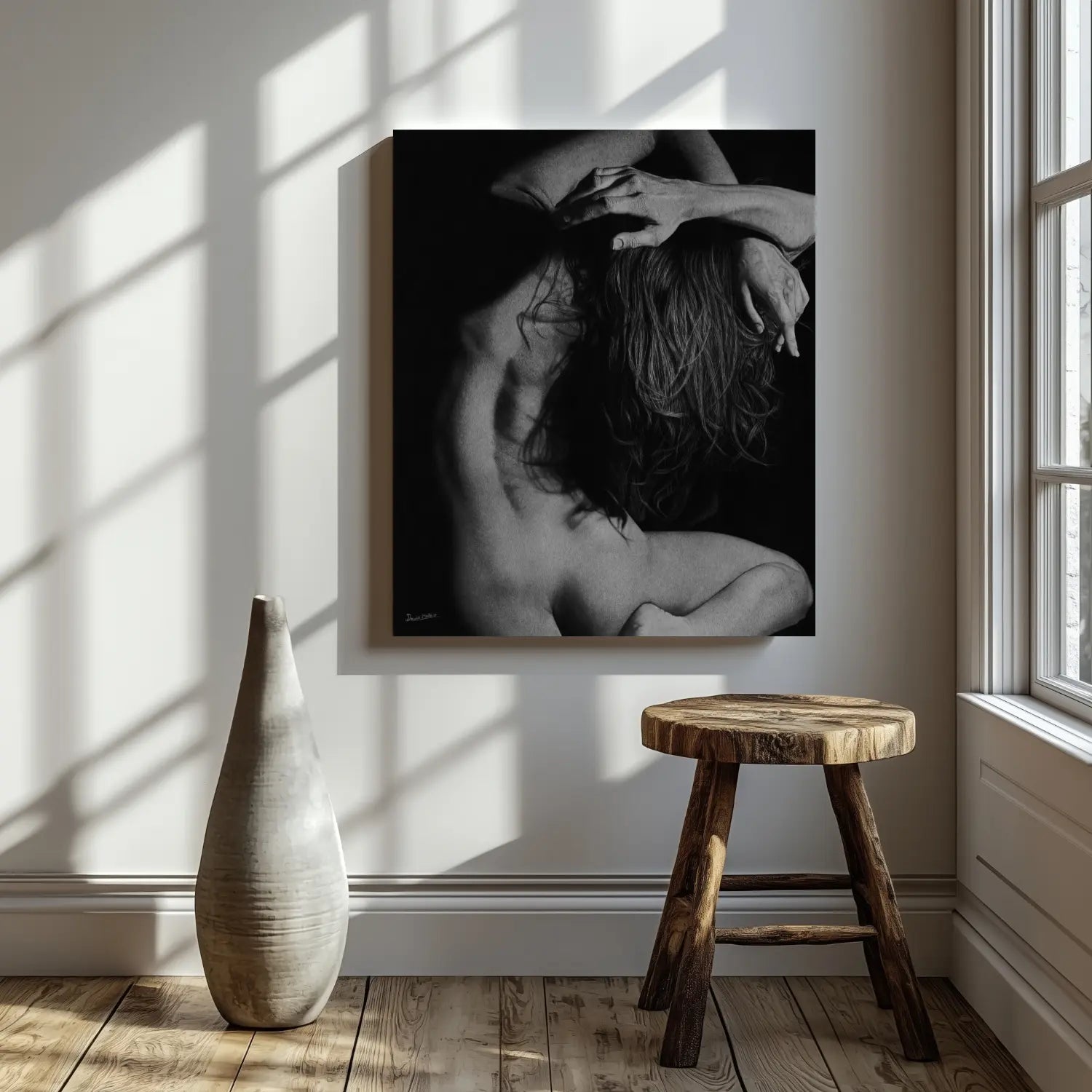 Dibujo de un desnudo artístico femenino ideal para la decoración de interiores modernos.