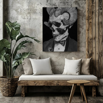 Dibujo hiperrealista fantástico de una calavera elegante con cuernos de cabra y esmoquin colgada en una pared encima de un banco de madera estilo industrial.