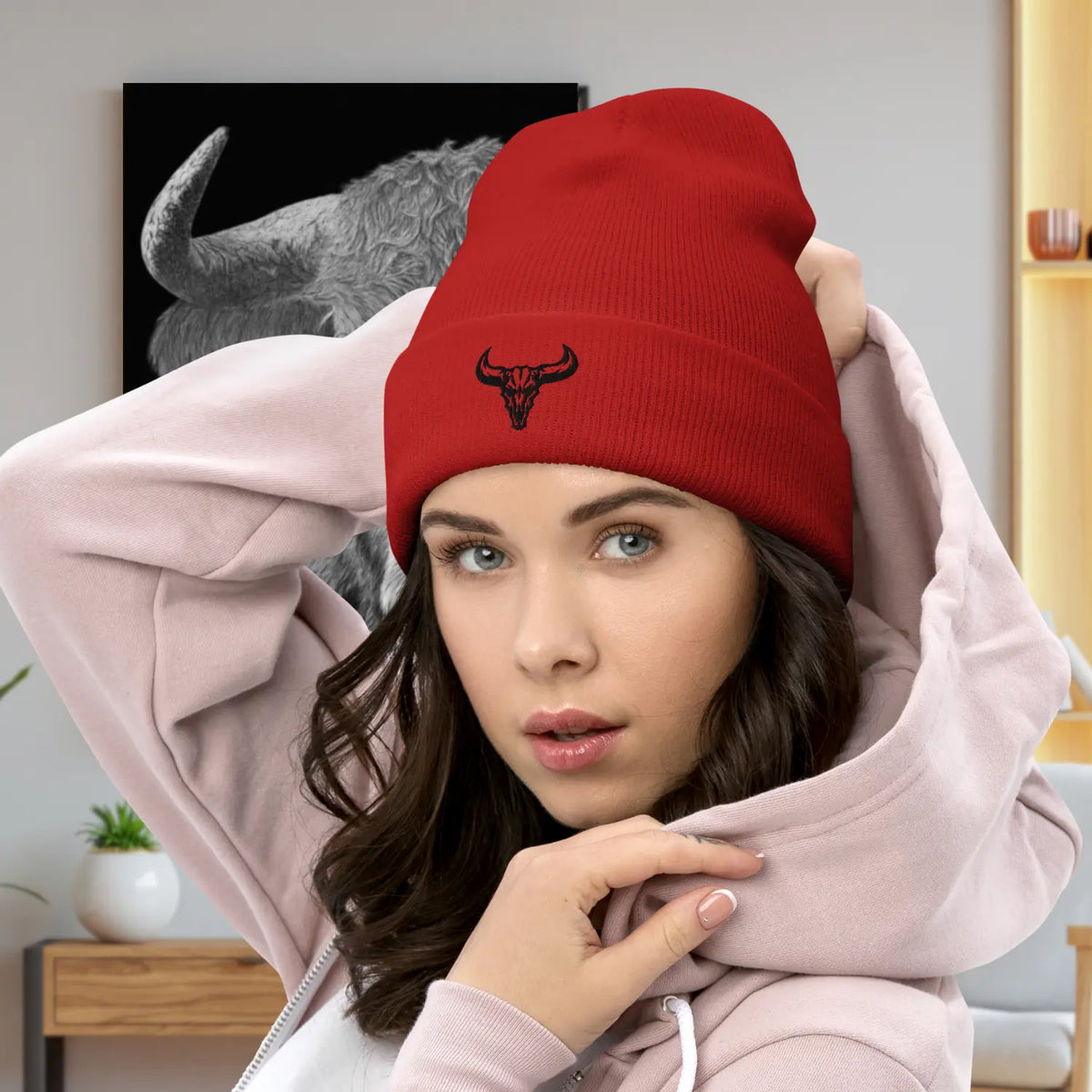Gorro de punto rojo con el logo de toro bordado negro premium de David Mateo Art.