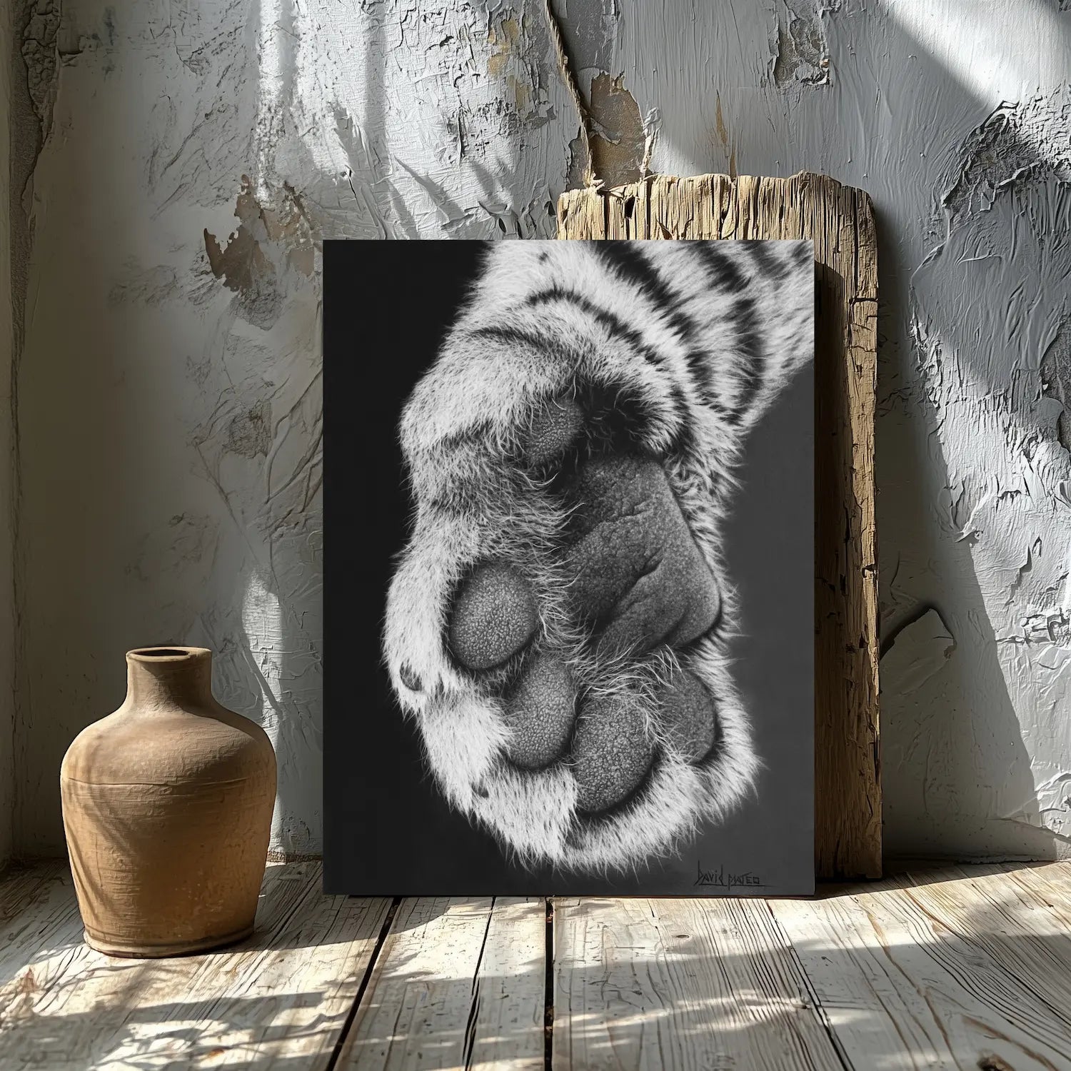 Hiperrealismo de una zarpa de tigre para decoración de interiores en formato lámina para cuadros modernos.