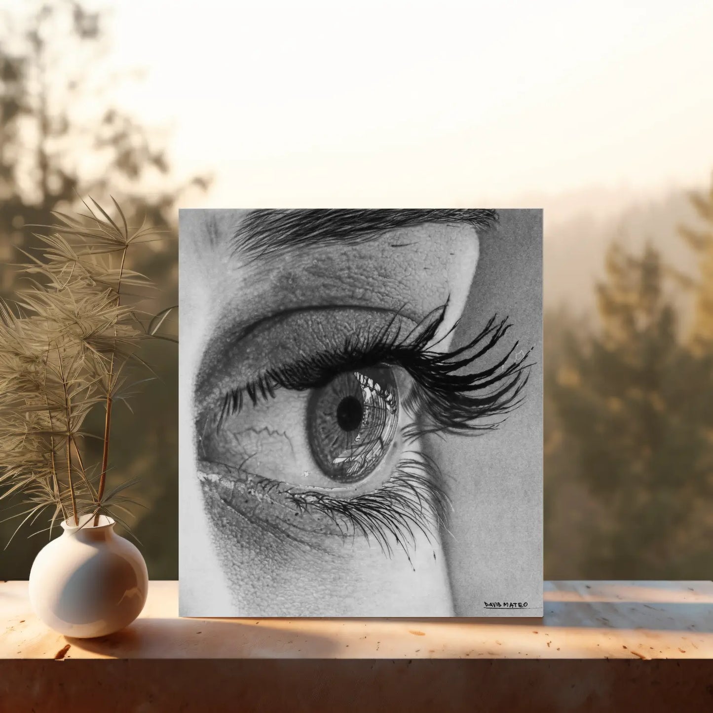 Ilustración artística de un ojo hiperrealista hecho con lápices de grafito sobre papel.