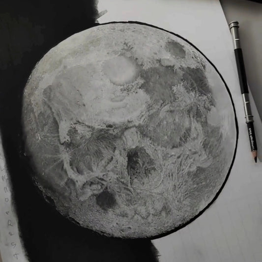 Ilustración de una Luna con una calavera escondida entre sus cráteres durante su proceso creativo por el artista David Mateo.