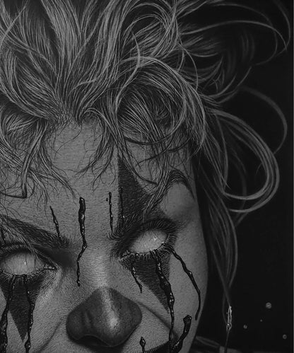 Primer plano de los ojos y lágrimas del retrato “Lágrimas de Sangre”, dibujo en carboncillo y grafito.