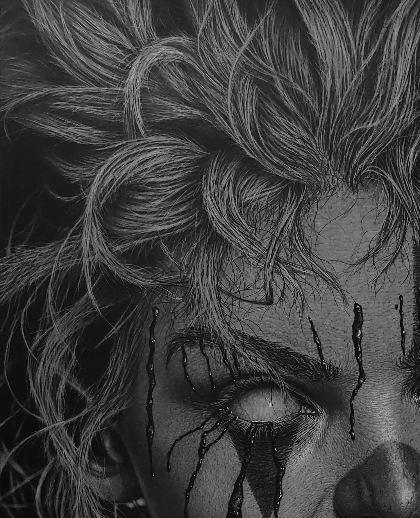 Detalle del cabello y las texturas superiores del dibujo “Lágrimas de Sangre”.