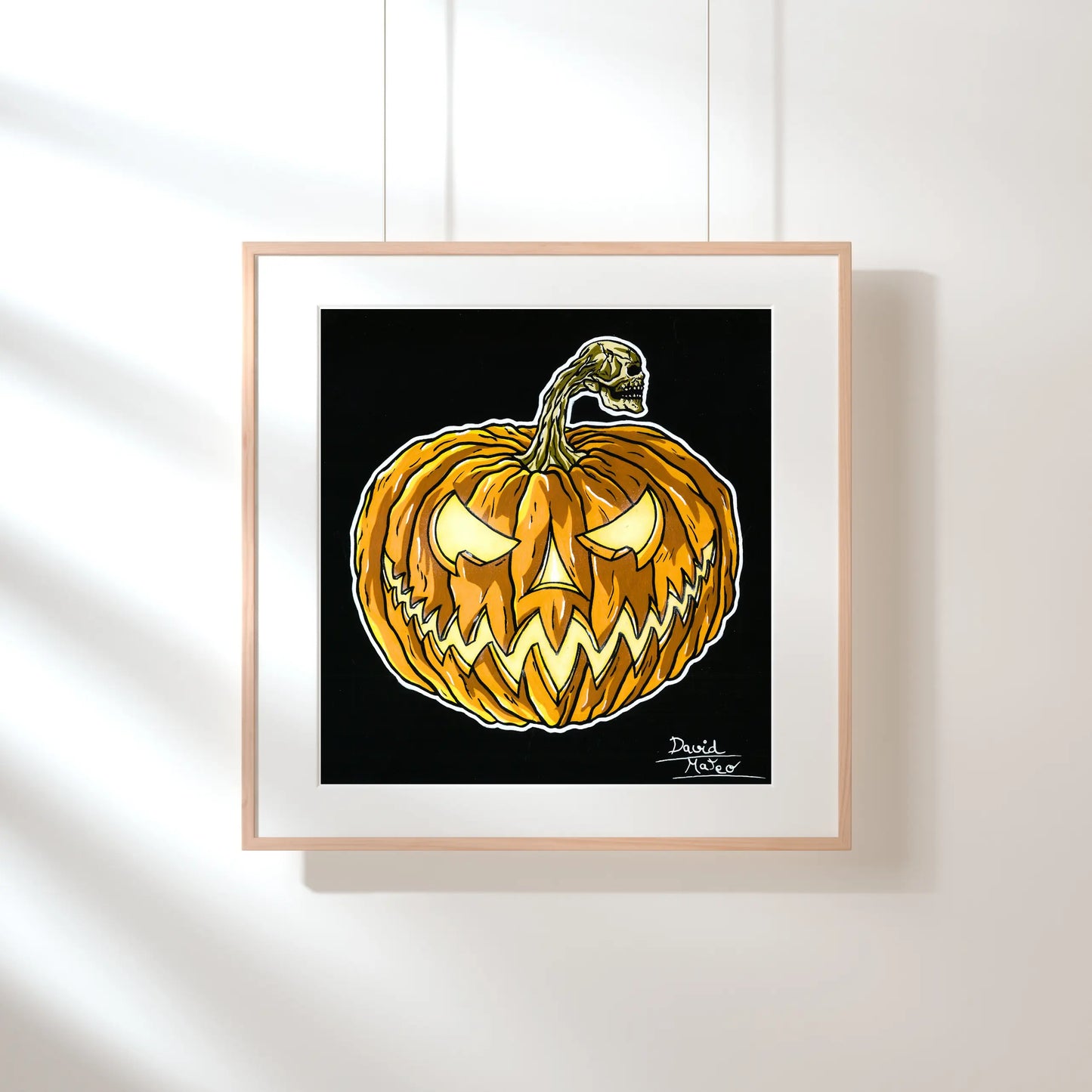 Lámina de una calabaza tallada con una cara malvada (Jack-o'-lantern). El tallo se transforma en un cráneo, fusionando el arte de Halloween y el tema Memento Mori.