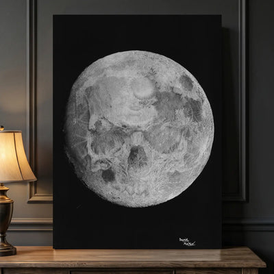 Lámina decorativa para pared de arte gótico de una luna llena que esconde una calavera entre sus cráteres.