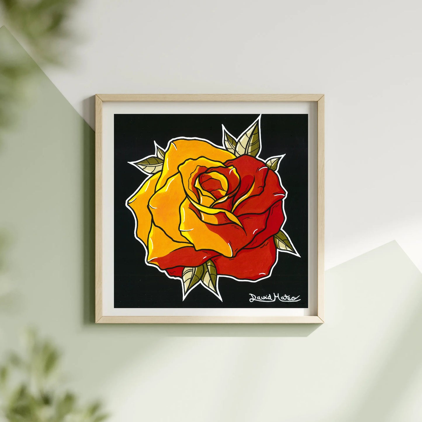 Cuadro cuadrado enmarcado en madera clara, con una rosa bicolor. Perfecto para decoración juvenil, pop art o para romper la monotonía con un diseño audaz.