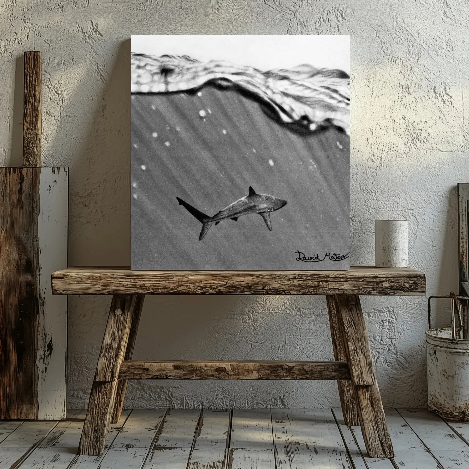 Lámina de un tiburón hiperrealista a carboncillo realizada por el artista David Mateo.