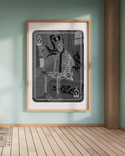 Ilustración de fantasía oscura y gótica moderna. Un esqueleto coronado como el 'As de Reyes' en un dibujo en blanco y negro con trazos de lápiz y sombreado intenso.