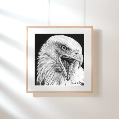 Lámina del 'Grito del Dominio'. Dibujo hiperrealista de un águila gritando, símbolo de libertad y poder. Obra de arte salvaje en blanco y negro.