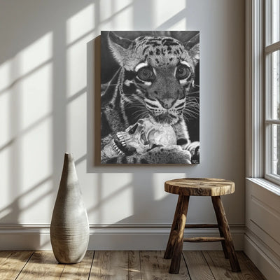 Cuadro decorativo moderno. Retrato de un felino expuesto en un salón minimalista. Decoración de interiores.