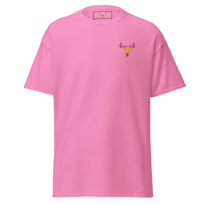 Camiseta de algodón clásica unisex rosa azalea con el logo de la calavera de toro de David Mateo Art con los colores de España.