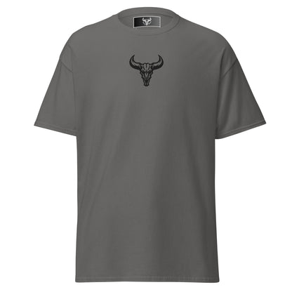 Camiseta de algodón gris charcoal con logo de calavera de toro negro bordado en el centro del pecho, camiseta unisex de estilo minimalista para hombre y mujer.