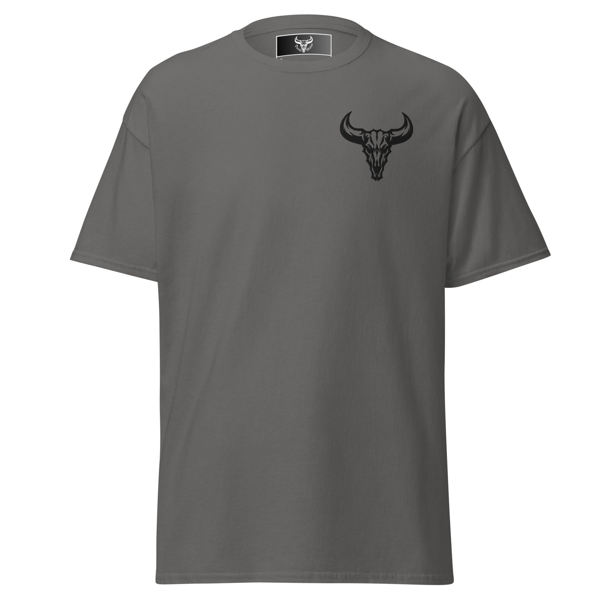 Camiseta de algodón gris charcoal con logo de calavera de toro negro bordado en el pecho izquierdo, camiseta unisex de estilo minimalista para hombre y mujer.
