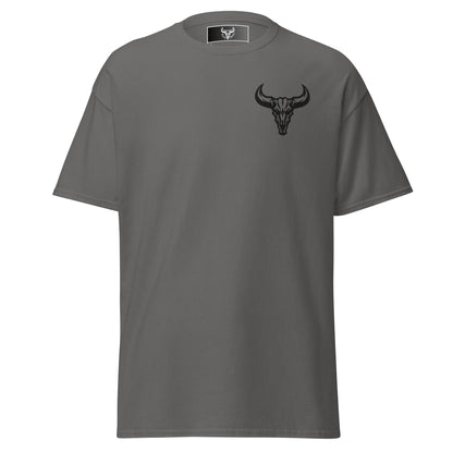 Camiseta de algodón gris charcoal con logo de calavera de toro negro bordado en el pecho izquierdo, camiseta unisex de estilo minimalista para hombre y mujer.