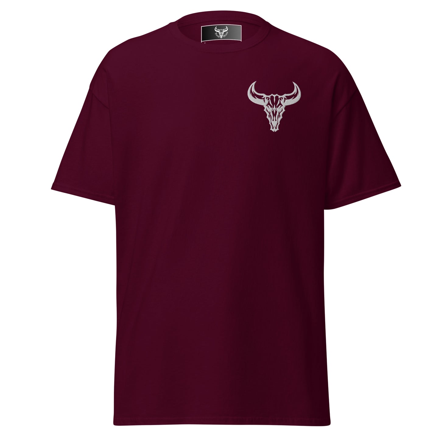 Camiseta de algodón granate maroon con logo de calavera de toro blanco bordado en el pecho izquierdo, camiseta unisex de estilo minimalista para hombre y mujer.
