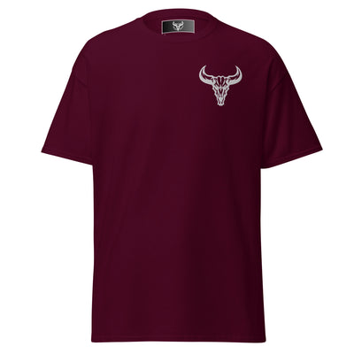 Camiseta de algodón granate maroon con logo de calavera de toro blanco bordado en el pecho izquierdo, camiseta unisex de estilo minimalista para hombre y mujer.