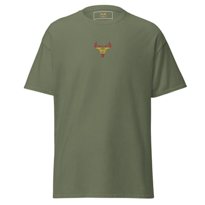 Camiseta de algodón unisex clásica verde militar con el logo de la calavera de toro de David Mateo Art con los colores de España.