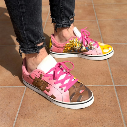 Zapatillas pintadas a mano personalizadas de Dragon Ball lucidas con unos pantalones vaqueros negros.